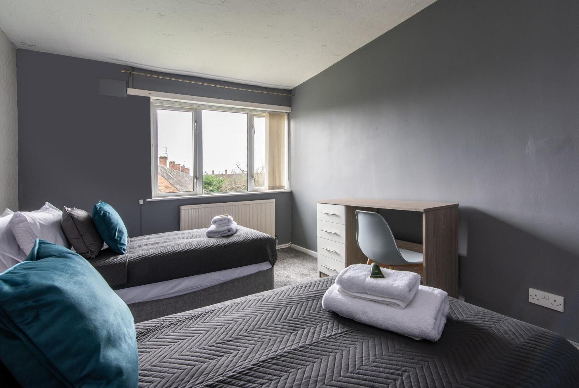 3 Bed Apartment - Perfect For Contractors Near Liverpool Airport Hale  Exterior photo