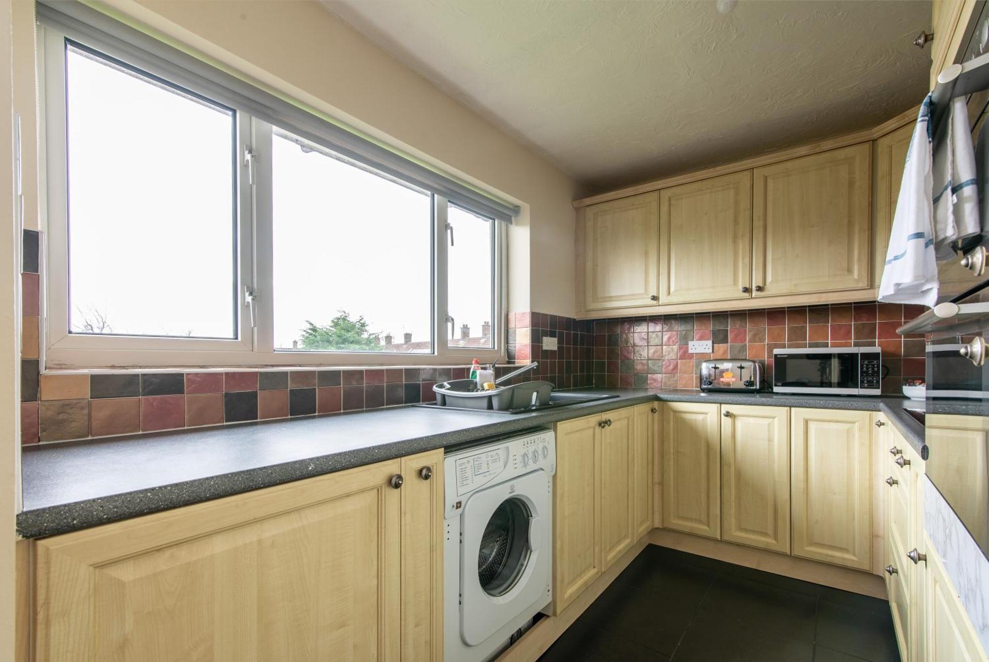 3 Bed Apartment - Perfect For Contractors Near Liverpool Airport Hale  Exterior photo